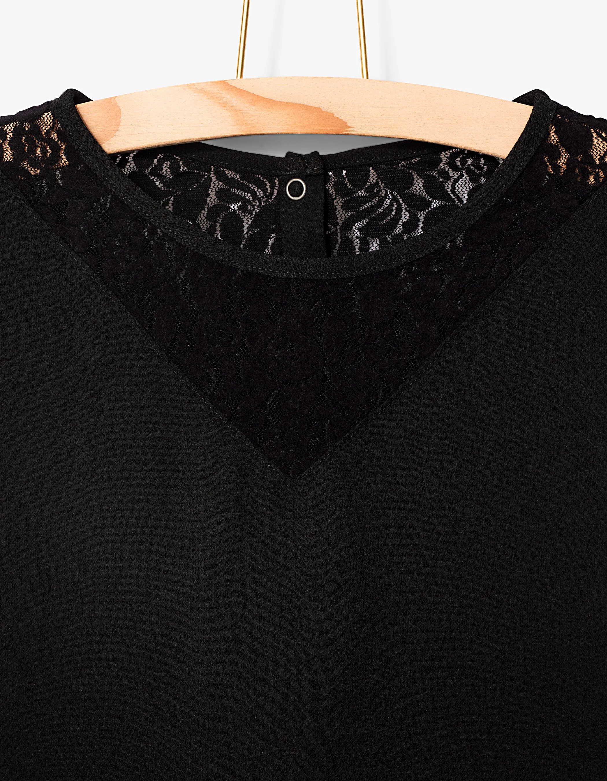 Blouse noire à dentelle, fermeture pressions fille