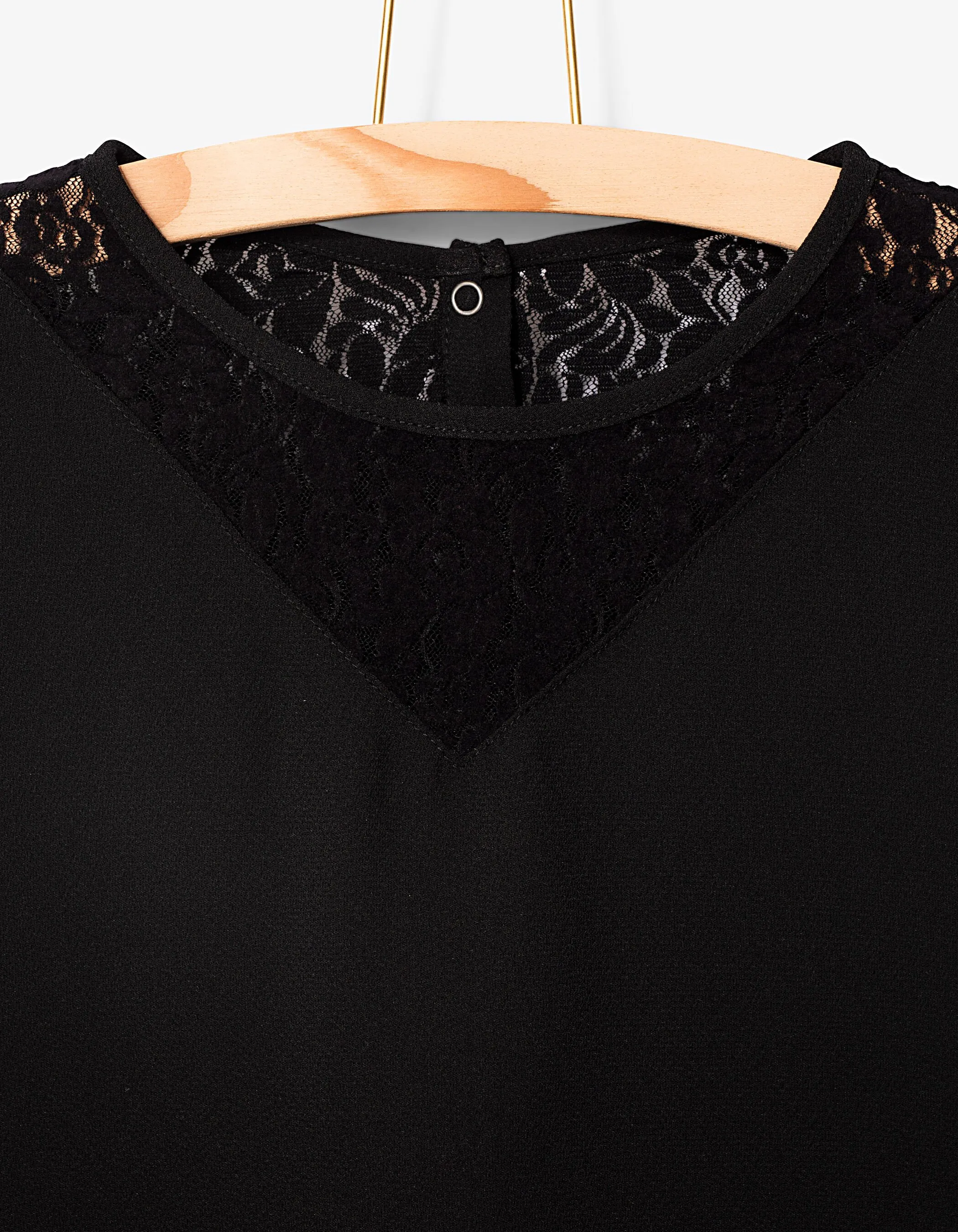 Blouse noire à dentelle, fermeture pressions fille