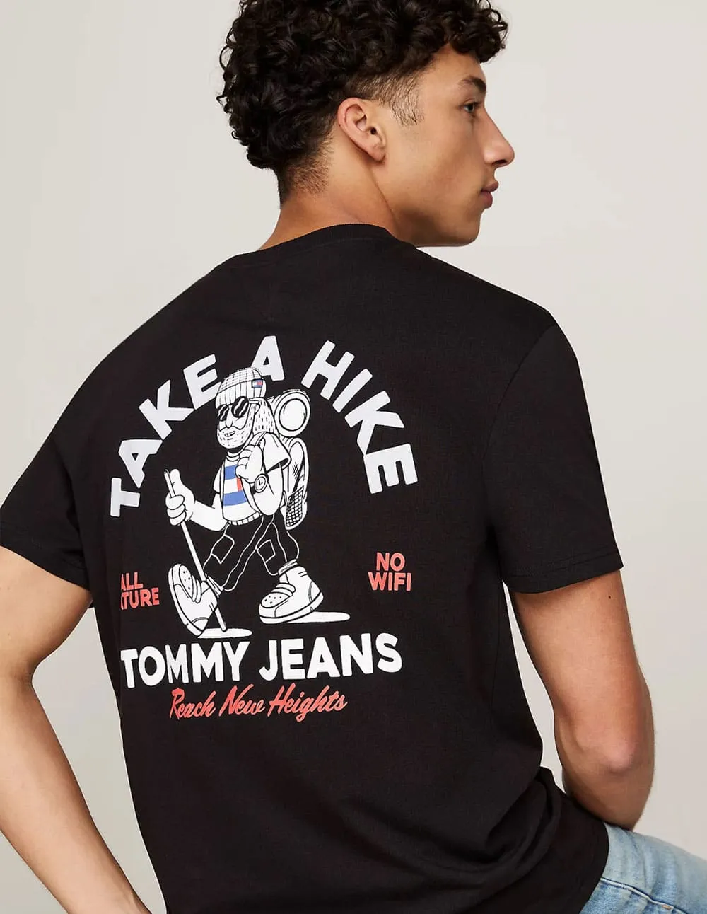 Camiseta Tommy Jeans con Eslogan Gráfico Negra Hombre