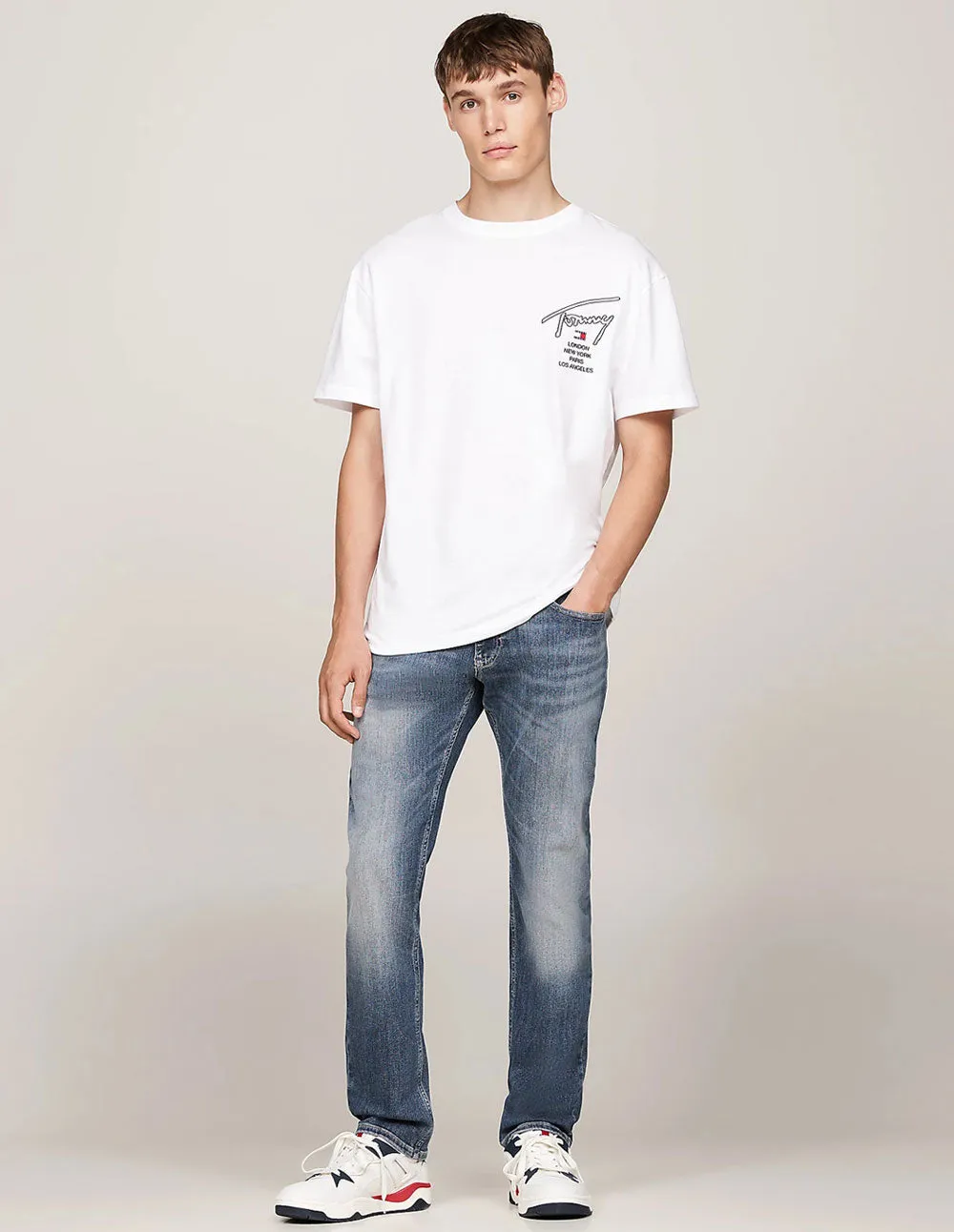 Camiseta Tommy Jeans con Firma en Espalda Blanca Hombre