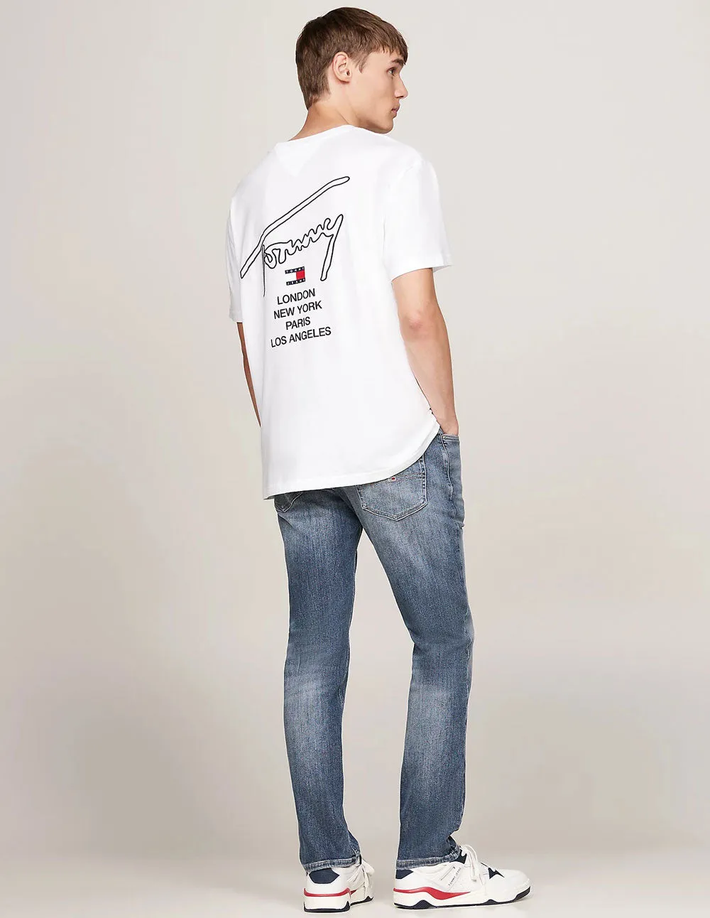 Camiseta Tommy Jeans con Firma en Espalda Blanca Hombre