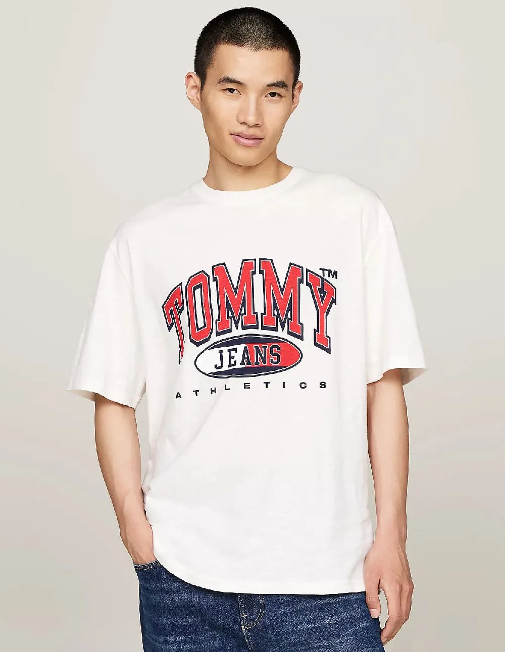 Camiseta Tommy Jeans Oversize con Logo Blanca Hombre