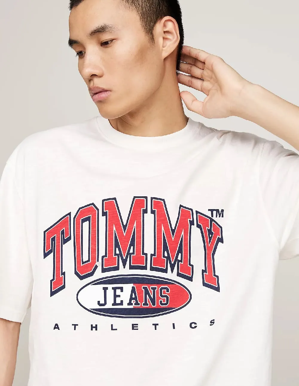 Camiseta Tommy Jeans Oversize con Logo Blanca Hombre