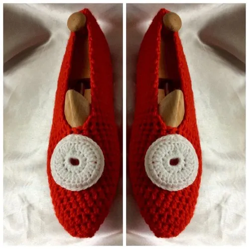 Chaussons ballerines de mère noël ,crochet acrylique avec décor  pour femme