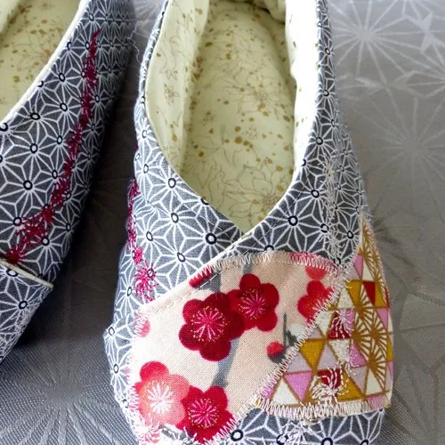 Chaussons femme kimono "gris étoilé" et empiècement fleuri