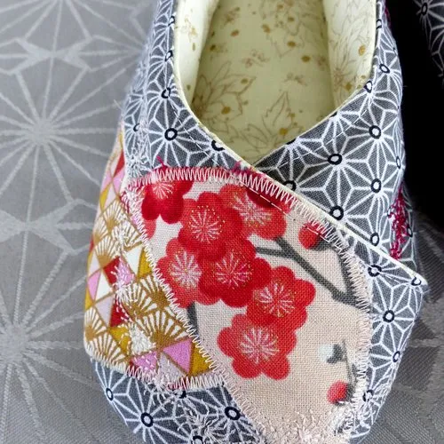 Chaussons femme kimono "gris étoilé" et empiècement fleuri