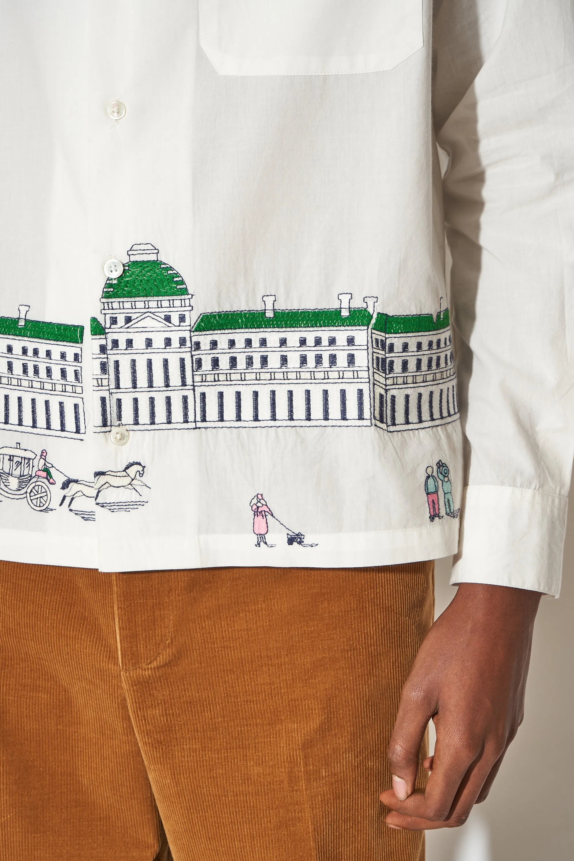 Chemise coupe droite en coton brodé d'un dessin exclusif