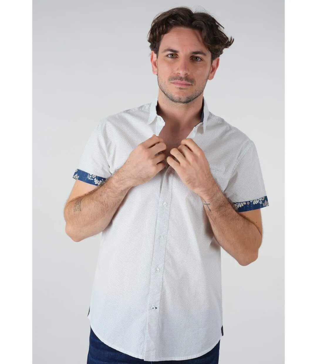 Chemise manches courtes avec détail fleuri MAJORQUE