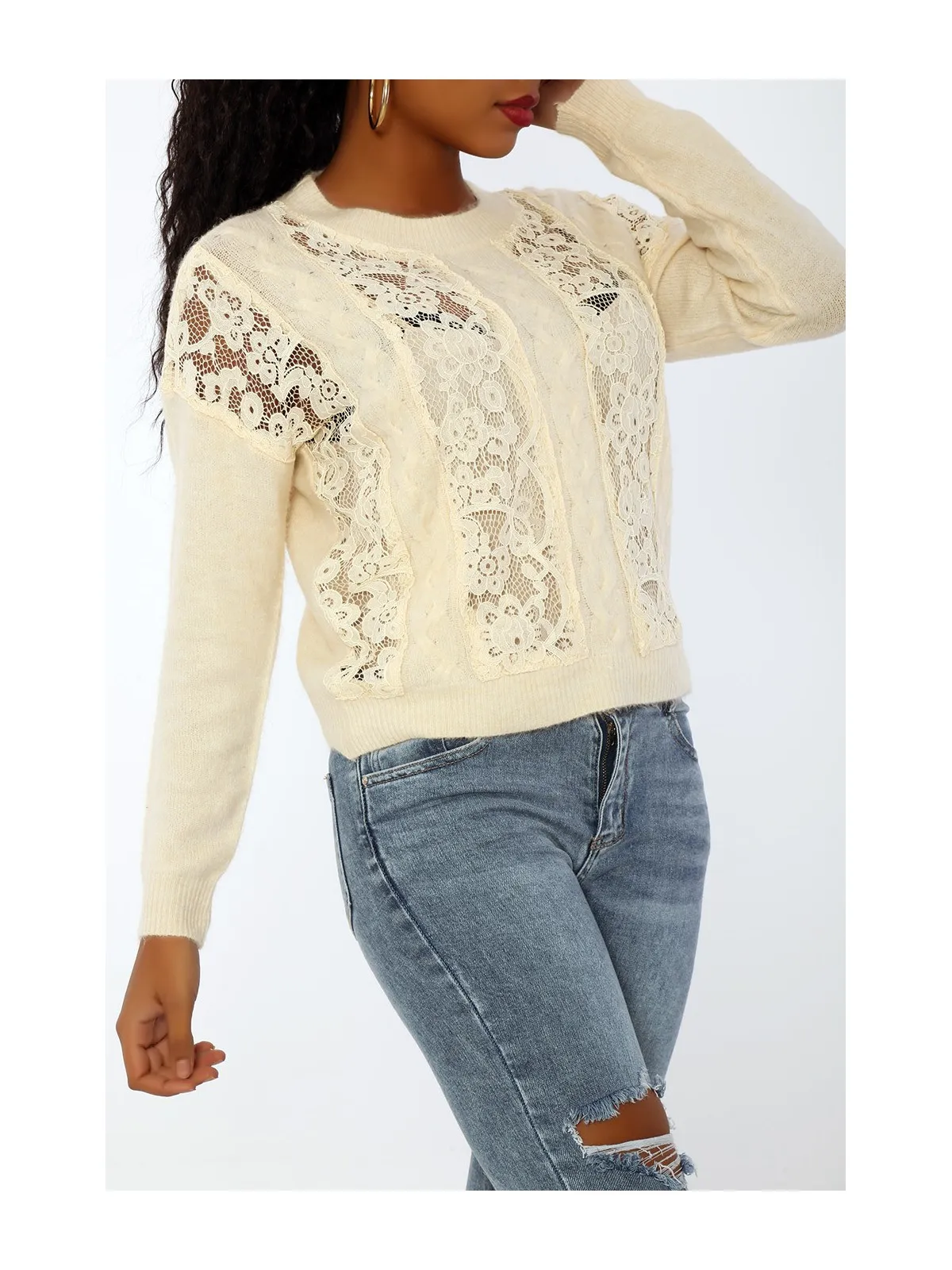 Pull beige à empiècement en dentelle et coupe basique