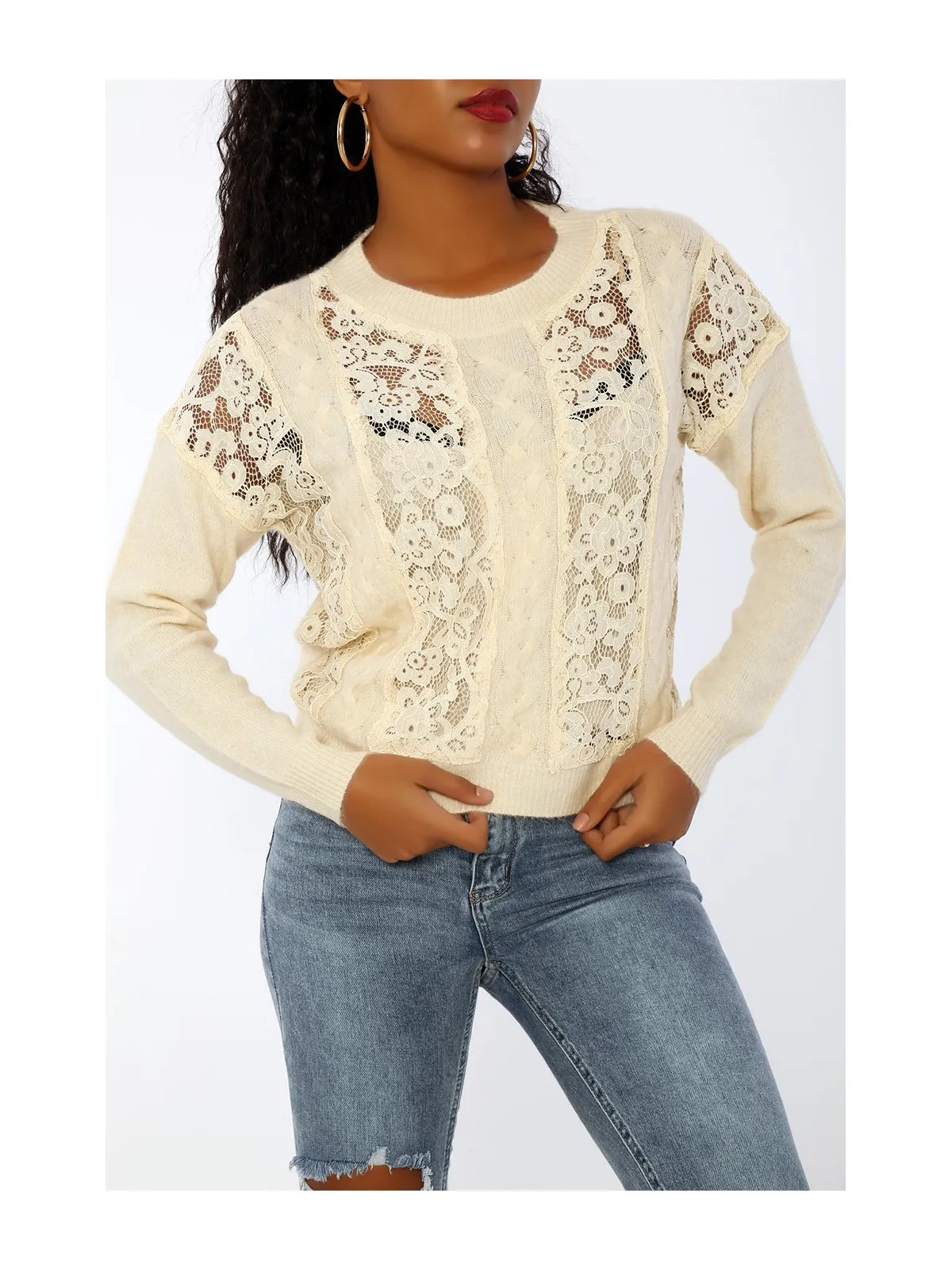 Pull beige à empiècement en dentelle et coupe basique