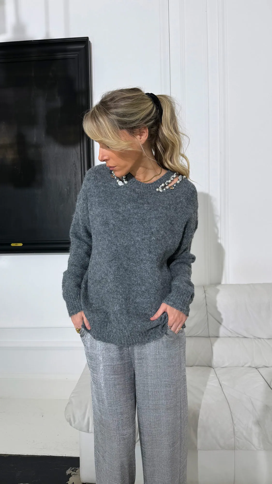 Pull gris col perles et pastilles