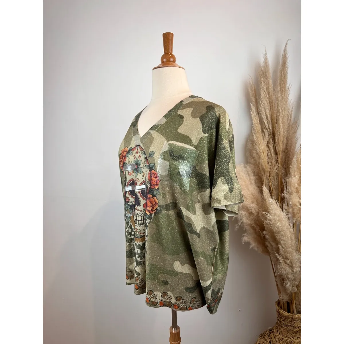 Pull manches courtes en maille lurex imprimée tête de mort camouflage grande taille