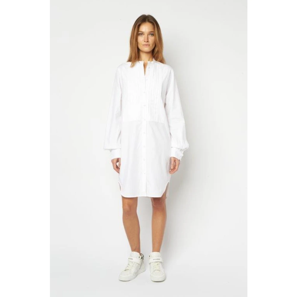 Robe chemise Rhebe blanche avec fermeture boutonnée