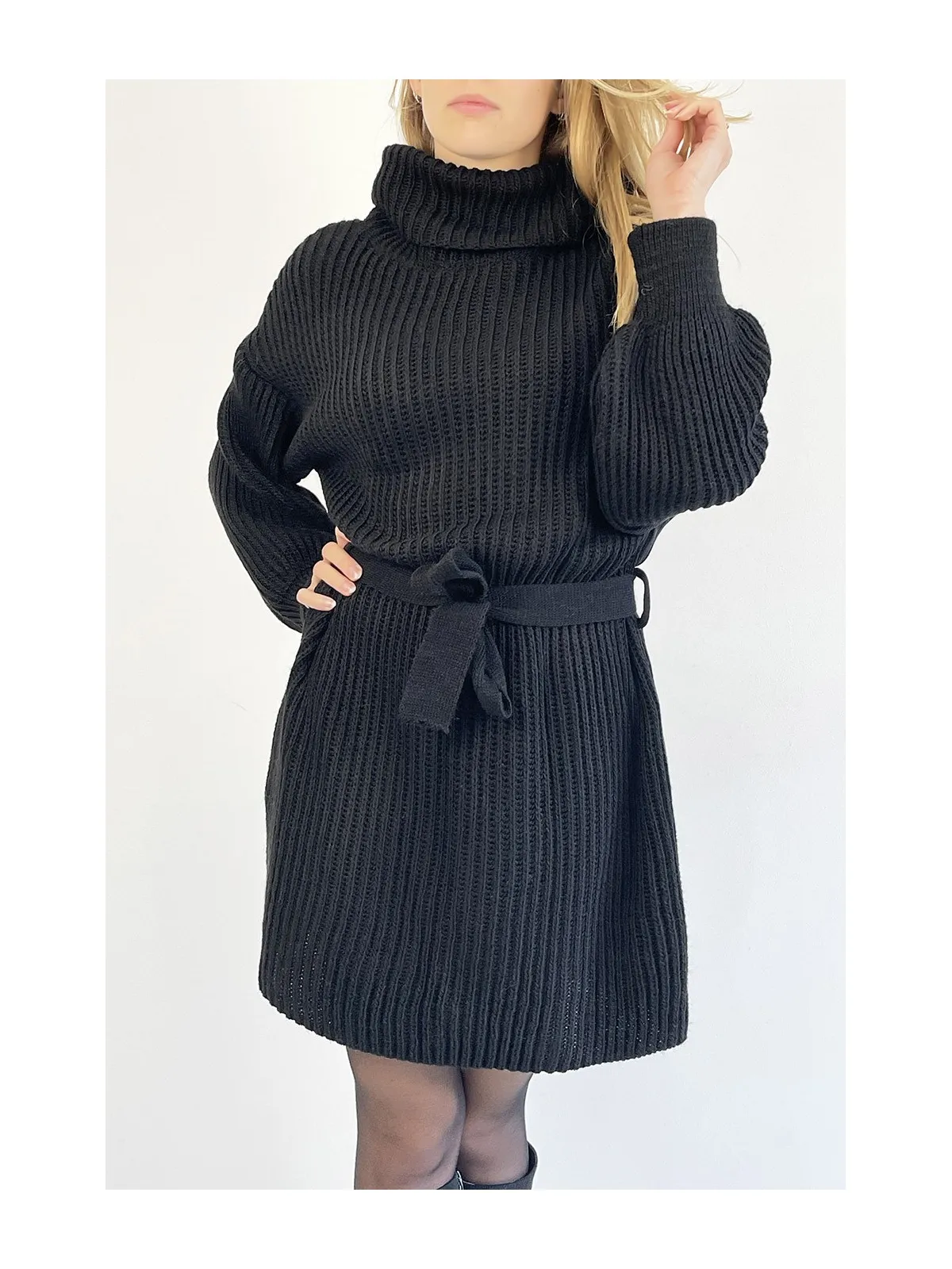 Robe pull noire col roulé effet maille avec ceinture à nouée confortable douce et féminine