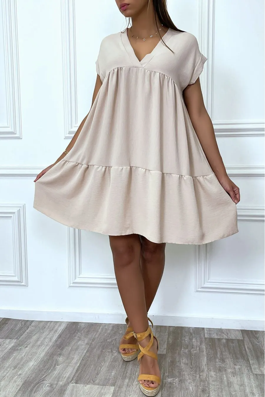 Robe tunique beige col V fluide à volant