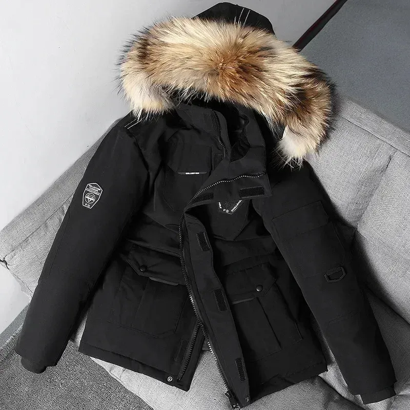 Veste d'hiver parka pour hommes avec capuche en fourrure et plusieurs 